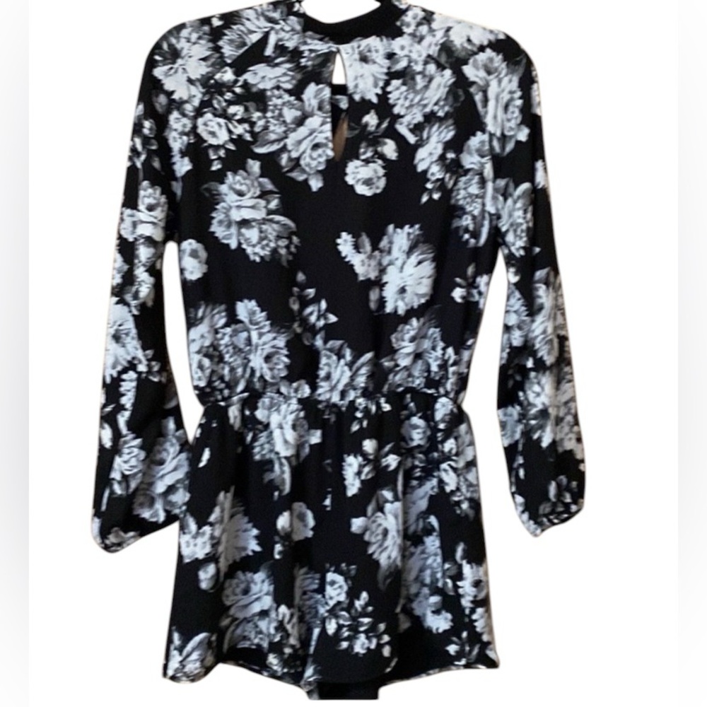 Lord & Taylor Design Lab Boho Cottagecore Floral Romper Black White Medium